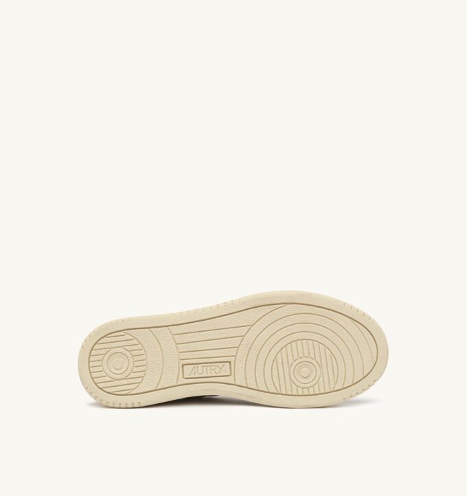 BASKETS MEDALIST LOW BICOLOR EN CUIR BLANC ET PLATINE METALLISE’