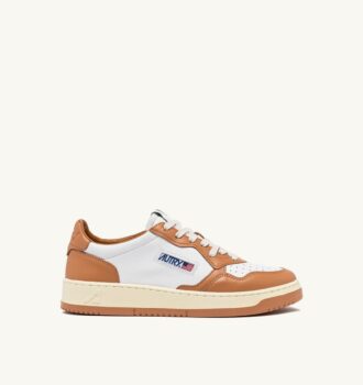 BASKETS MEDALIST LOW BICOLOR EN CUIR BLANC ET SAND STORM