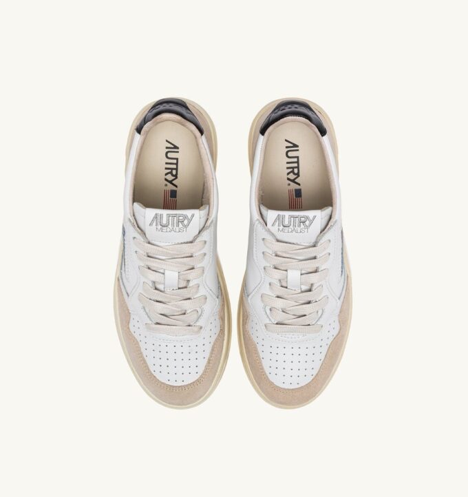 BASKETS MEDALIST LOW EN CUIR BLANC ET NOIR ET DAIM BEIGE