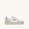 BASKETS MEDALIST LOW EN CUIR BLANC ET POWDER ET DAIM BEIGE