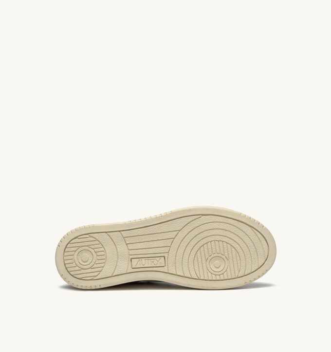 BASKETS MEDALIST LOW EN CUIR BLANC ET POWDER ET DAIM BEIGE