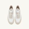 BASKETS MEDALIST LOW EN CUIR BLANC ET POWDER ET DAIM BEIGE