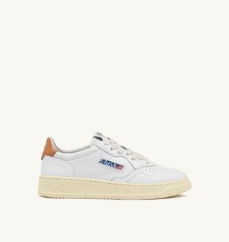 BASKETS MEDALIST LOW EN CUIR BLANC ET SANDSTORM