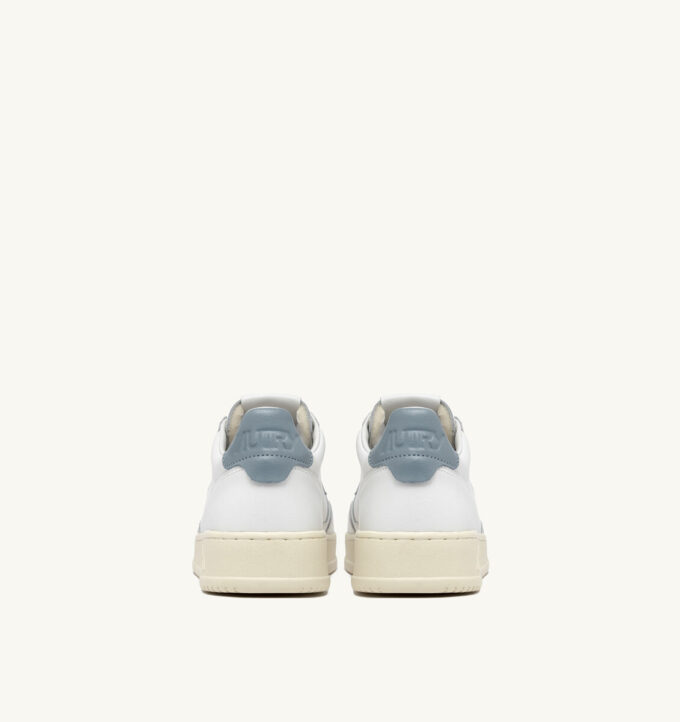 BASKETS MEDALIST LOW EN CUIR BLANC ET SILVER BLUE