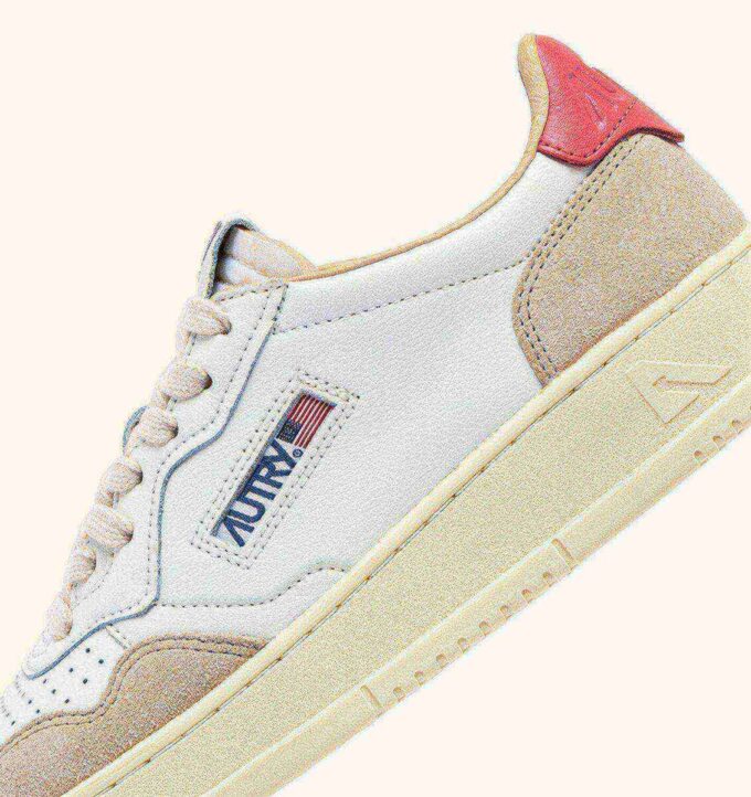 BASKETS MEDALIST LOW EN CUIR ET DAIM BLANC ET TEAROSE