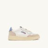 BASKETS MEDALIST LOW IN SUEDE EN CUIR BLANC ET DELLA ROBBIA BLUE
