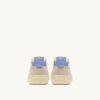 BASKETS MEDALIST LOW IN SUEDE EN CUIR BLANC ET DELLA ROBBIA BLUE