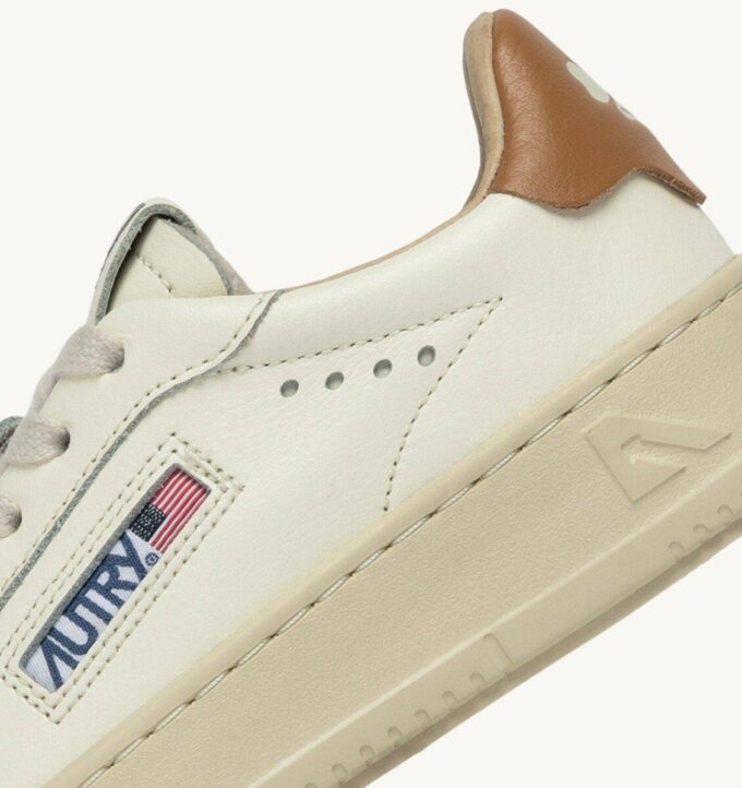 DALLAS KIDS KIDS LOW SNEAKERS IN LEATHER COLOR MARSHMALLOW AND BROWN SUGAR DALLAS KIDS KIDS LOW SNEAKERS IN LEATHER COLOR MARSHMALLOW AND BROWN SUGAR