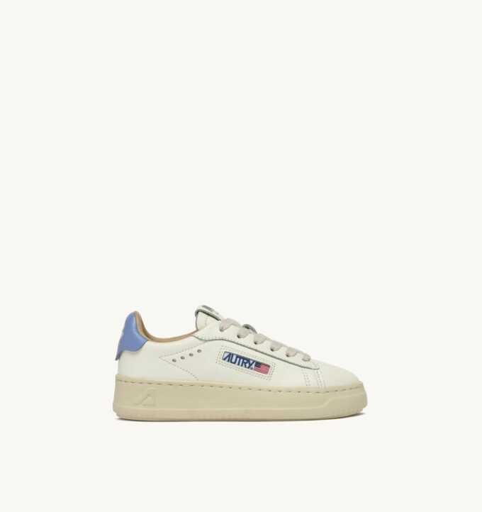 DALLAS KIDS LOW SNEAKERS IN LEATHER COLOR MARSHMALLOW AND DELLA ROBBIA BLUE DALLAS KIDS LOW SNEAKERS IN LEATHER COLOR MARSHMALLOW AND DELLA ROBBIA BLUE