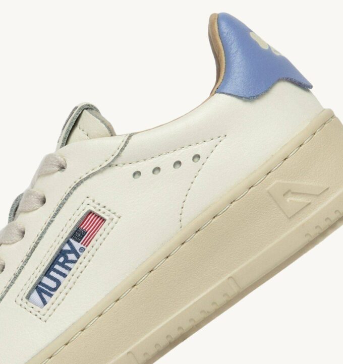 DALLAS KIDS LOW SNEAKERS IN LEATHER COLOR MARSHMALLOW AND DELLA ROBBIA BLUE DALLAS KIDS LOW SNEAKERS IN LEATHER COLOR MARSHMALLOW AND DELLA ROBBIA BLUE