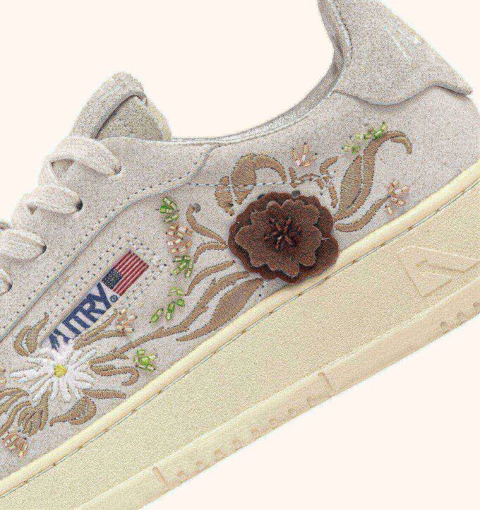 DALLAS LOW ‘FLORAL’ SNEAKERS IN WHITE SUEDE