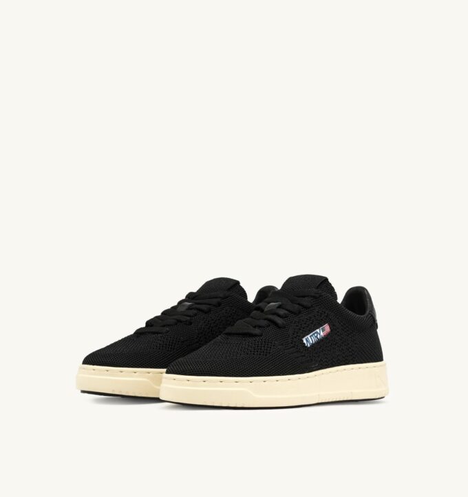 EASEKNIT MEDALIST LOW SNEAKERS IN BLACK COLOR KNIT