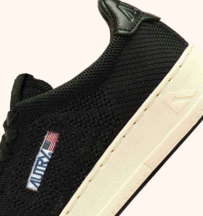 EASEKNIT MEDALIST LOW SNEAKERS IN BLACK COLOR KNIT