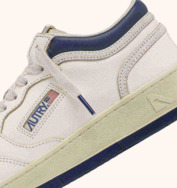 MED-WAY SNEAKERS IN LEATHER COLOR MARSHMALLOW AND ENSIGN BLUE