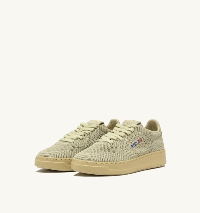 MEDALIST EASEKNIT LOW SNEAKERS IN HAY KNIT