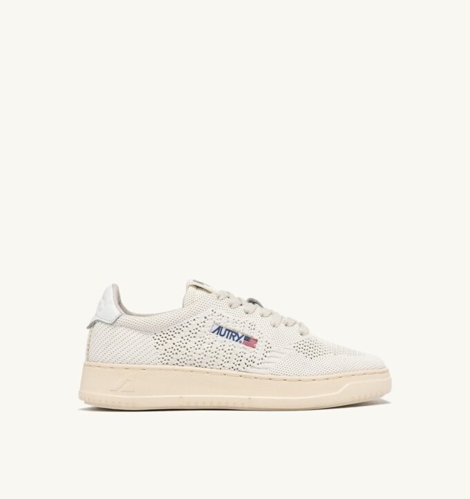 MEDALIST EASEKNIT LOW SNEAKERS IN IVORY WHITE FABRIC