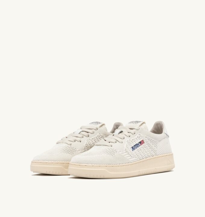 MEDALIST EASEKNIT LOW SNEAKERS IN IVORY WHITE FABRIC