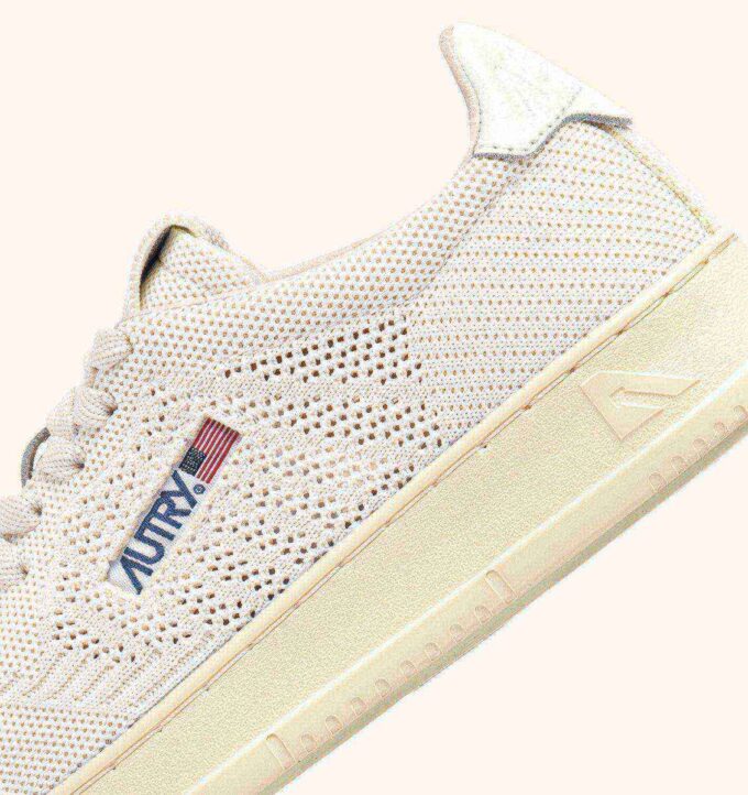 MEDALIST EASEKNIT LOW SNEAKERS IN IVORY WHITE FABRIC