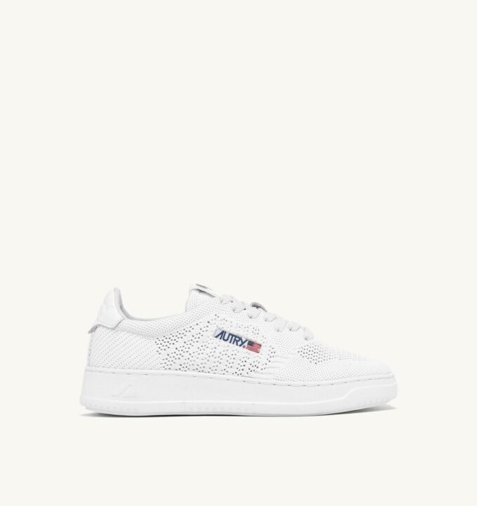 MEDALIST EASEKNIT LOW SNEAKERS IN WHITE KNIT