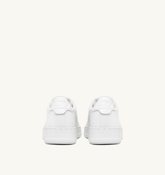 MEDALIST EASEKNIT LOW SNEAKERS IN WHITE KNIT