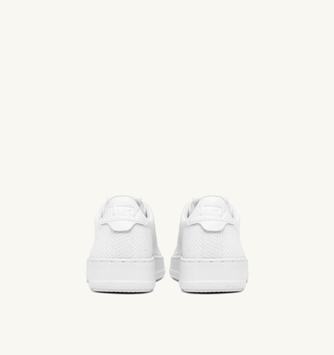 MEDALIST EASEKNIT LOW SNEAKERS IN WHITE KNIT