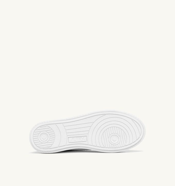 MEDALIST EASEKNIT LOW SNEAKERS IN WHITE KNIT