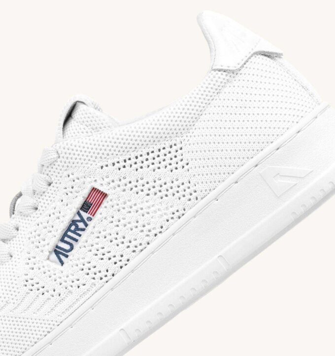 MEDALIST EASEKNIT LOW SNEAKERS IN WHITE KNIT