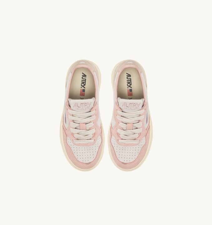 MEDALIST KIDS LOW SNEAKERS IN POWDER PINK AND SAND IN SUEDE