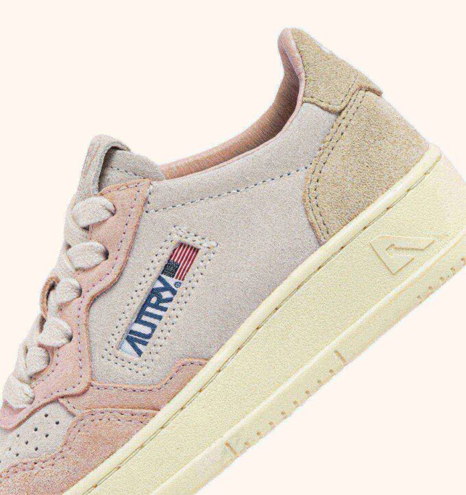 MEDALIST KIDS LOW SNEAKERS IN POWDER PINK AND SAND IN SUEDE