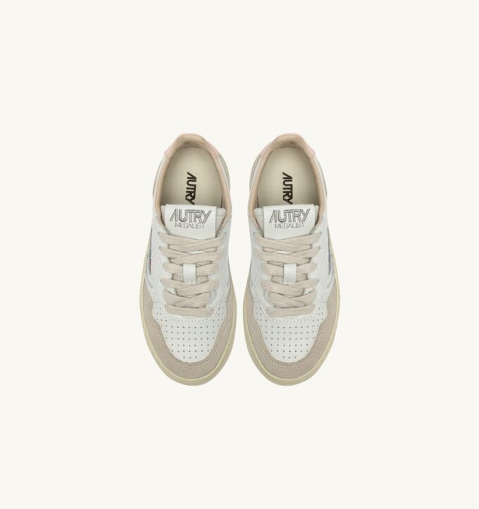 MEDALIST KIDS LOW SNEAKERS IN WHITE AND CREOLE PINK SUEDE