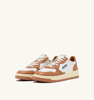 MEDALIST LOW BICOLOR SNEAKERS IN WHITE AND SAND STORM LEATHER