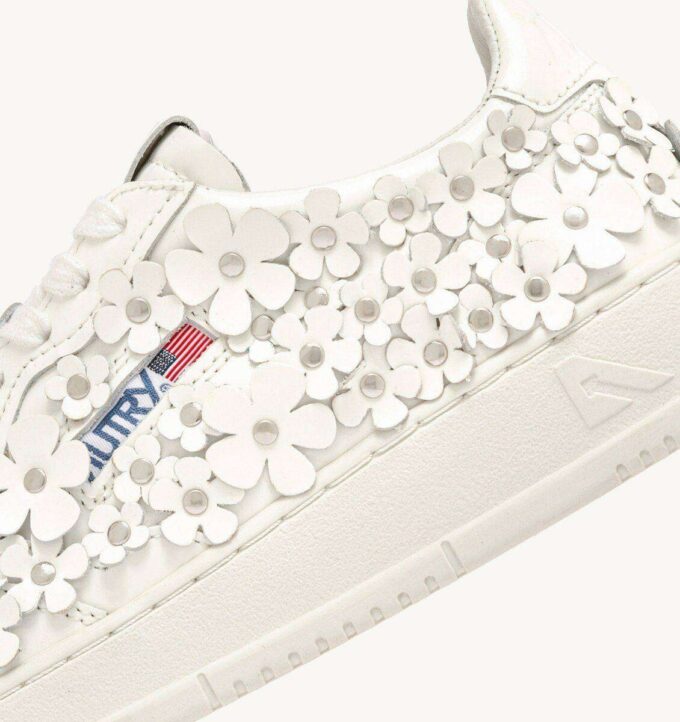 MEDALIST LOW ‘BLOOMING’ SNEAKERS IN PATENT LEATHER COLOR WHITE