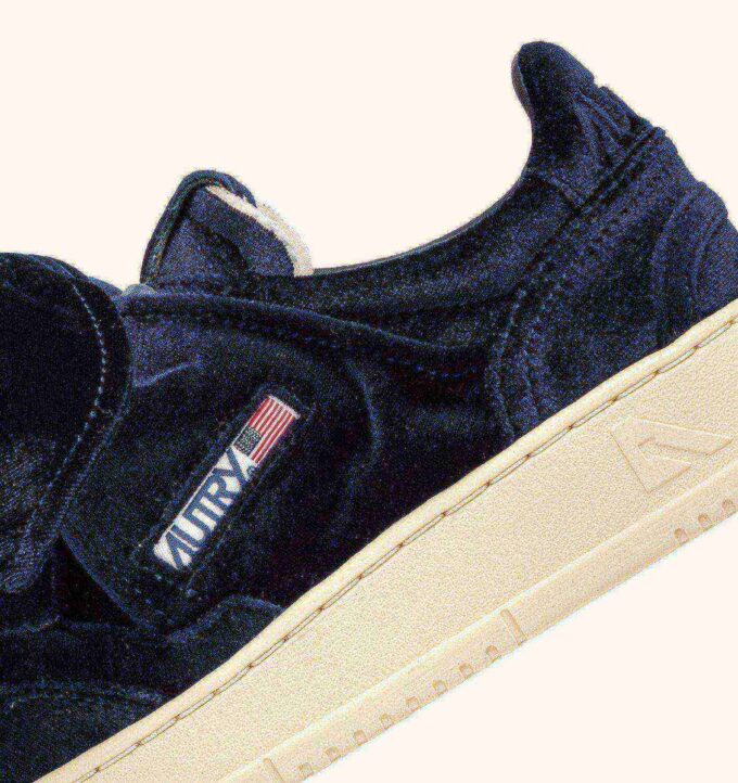 MEDALIST LOW BOW ‘VELVET’ SNEAKERS COLOR BLUE