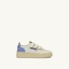 MEDALIST LOW KIDSTRIPES SNEAKERS IN LEATHER COLOR WHISPER WHITE AND DELLA ROBBIA BLUE