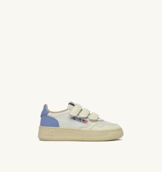 MEDALIST LOW KIDSTRIPES SNEAKERS IN LEATHER COLOR WHISPER WHITE AND DELLA ROBBIA BLUE