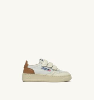 MEDALIST LOW KIDSTRIPES SNEAKERS IN LEATHER COLOR WHISPER WHITE IVORY WHITE AND BROWN SUGAR