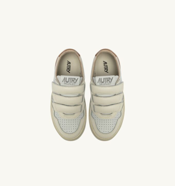 MEDALIST LOW KIDSTRIPES SNEAKERS IN LEATHER COLOR WHISPER WHITE IVORY WHITE AND BROWN SUGAR