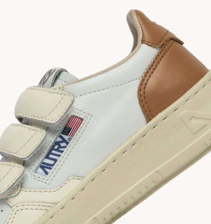 MEDALIST LOW KIDSTRIPES SNEAKERS IN LEATHER COLOR WHISPER WHITE IVORY WHITE AND BROWN SUGAR