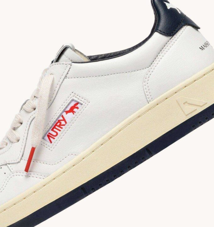 MEDALIST LOW ‘MAISON KITSUNÉ’ SNEAKERS IN WHITE AND BLUE LEATHER