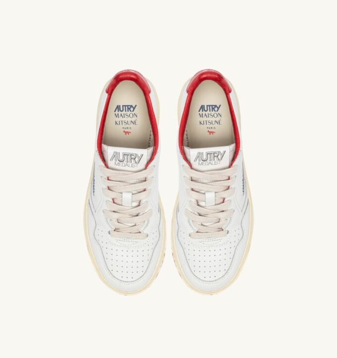 MEDALIST LOW ‘MAISON KITSUNÉ’ SNEAKERS IN WHITE AND CLAY RED LEATHER