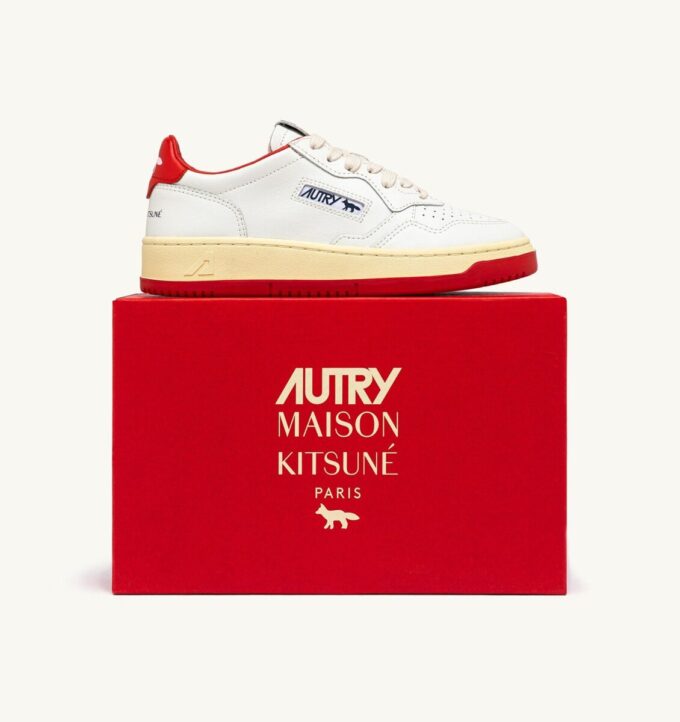 MEDALIST LOW ‘MAISON KITSUNÉ’ SNEAKERS IN WHITE AND CLAY RED LEATHER