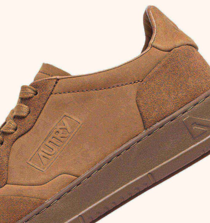 MEDALIST LOW SNEAKERS IN BROWN SUGAR NUBUCK LEATHER AND SUEDE