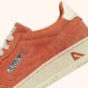 MEDALIST LOW SNEAKERS IN FANTA AND OFF WHITE SUEDE