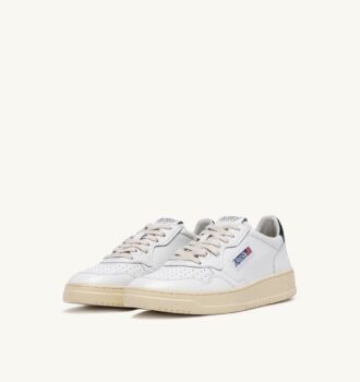 MEDALIST LOW SNEAKERS IN LEATHER AND MOUNTAIN WHITE