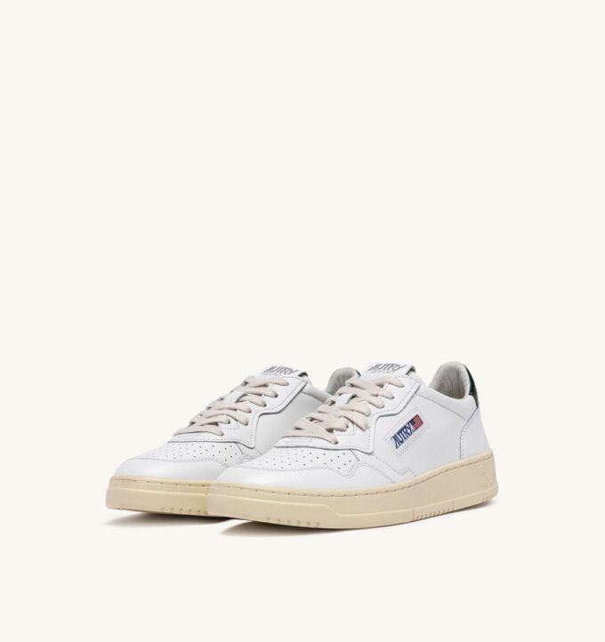 MEDALIST LOW SNEAKERS IN LEATHER AND MOUNTAIN WHITE