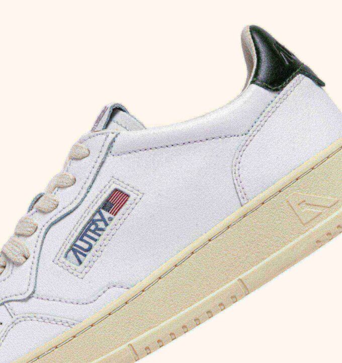 MEDALIST LOW SNEAKERS IN LEATHER AND MOUNTAIN WHITE