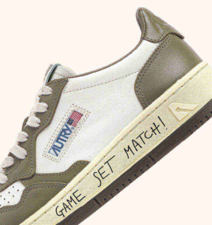 MEDALIST LOW SNEAKERS IN LEATHER COLOR WHITE AND COVERT GREEN WITH LETTERING