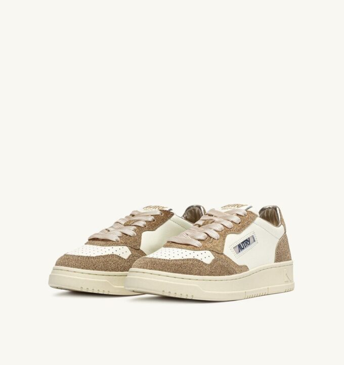 MEDALIST LOW SNEAKERS IN LEATHER MARSHMALLOW AND SAND GLITTER