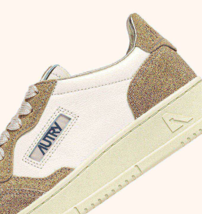 MEDALIST LOW SNEAKERS IN LEATHER MARSHMALLOW AND SAND GLITTER