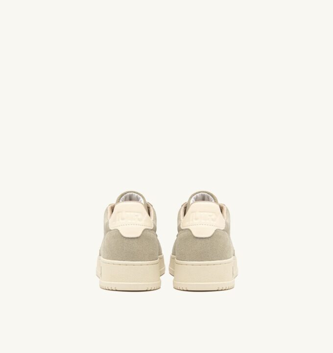 MEDALIST LOW SNEAKERS IN PAPYRUS AND OFF WHITE SUEDE